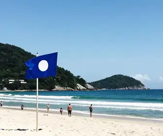 Conheça a Bandeira Azul em Bombinhas: Um Sinal de Qualidade e Sustentabilidade