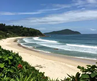 Descubra a Beleza da Praia da Lagoinha em Bombinhas – SC Descubra a Beleza da Praia da Lagoinha em Bombinhas - SC