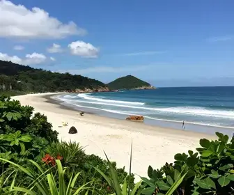 Descubra a Praia da Conceição: Um Paraíso em Bombinhas - SC