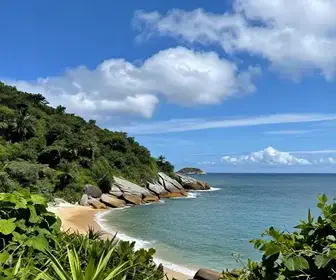 Explore a Praia Triste: Um Refúgio de Beleza em Bombinhas Explore a Praia Triste: Um Refúgio de Beleza em Bombinhas