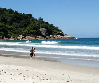 Praia do Mauri: Um Refúgio Natural em Bombinhas – SC Praia do Mauri: Um Refúgio Natural em Bombinhas - SC